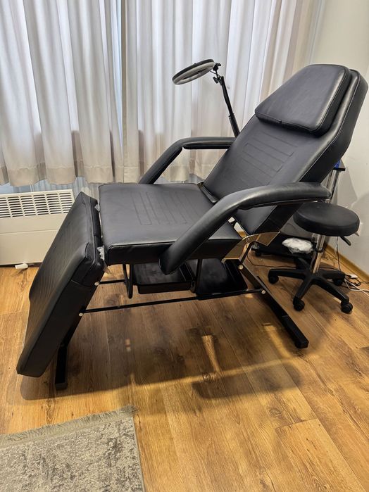 Продаю косметологічну кушетку