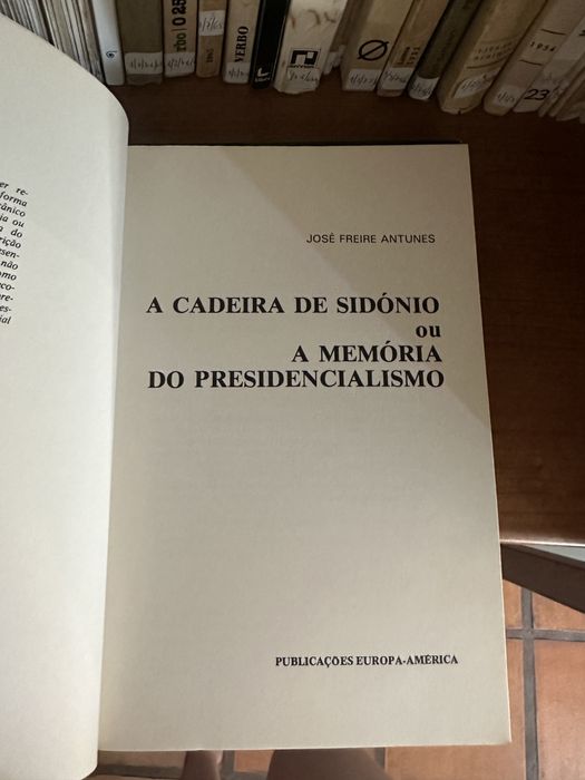 Livro raro de José Freire Antunes - A Cadeira de Sidónio ou A Memória do Presidencialismo