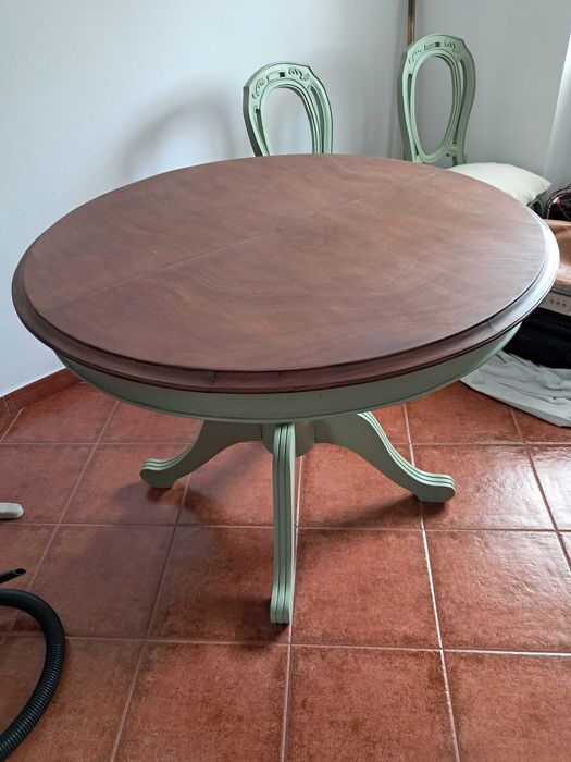 Mesa restaurada sem extensão