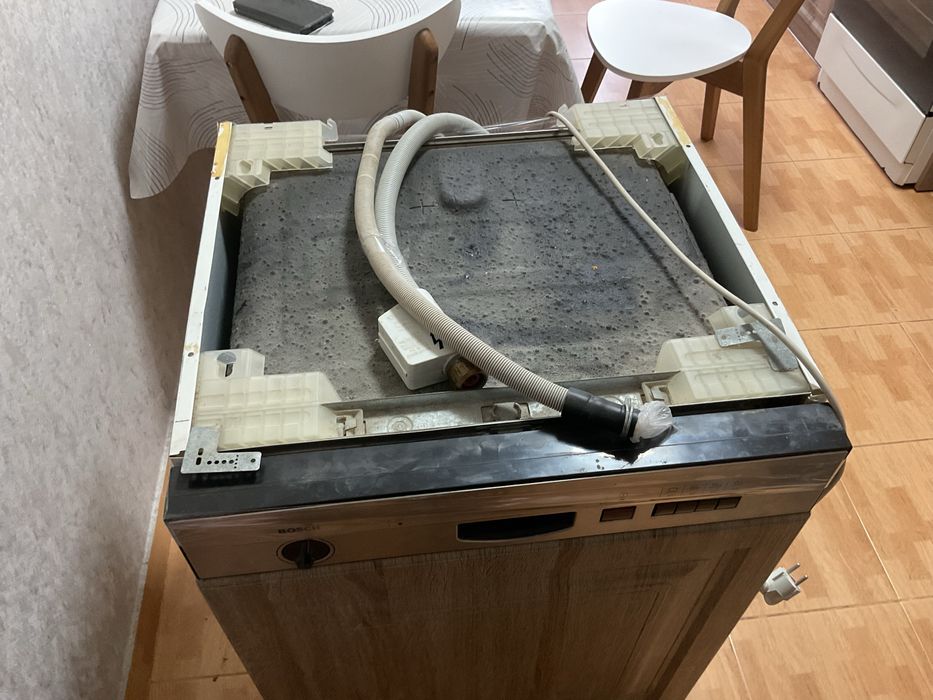 Продам посудомийку Bosch під ремонт або на запчастини.