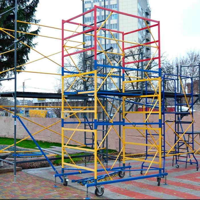 Тура будівельна на колесах