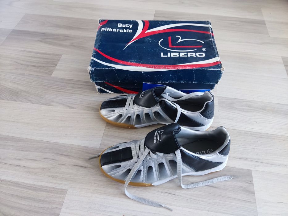 Buty piłkarskie Libero halowe, orlik 39 nowe!
