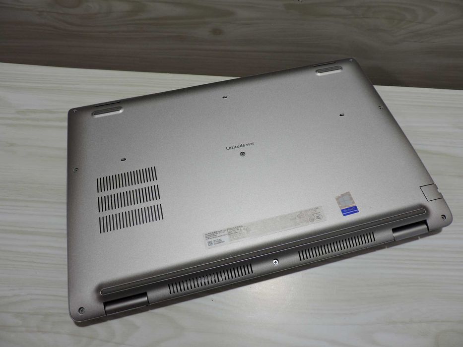 Dell Latitude 5520/15,6”/i7 1185G7/16GB/SSD 512/Iris XE
