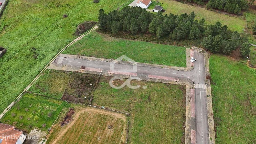 Lote de terreno destinado à construção de moradia, situado em uma loca