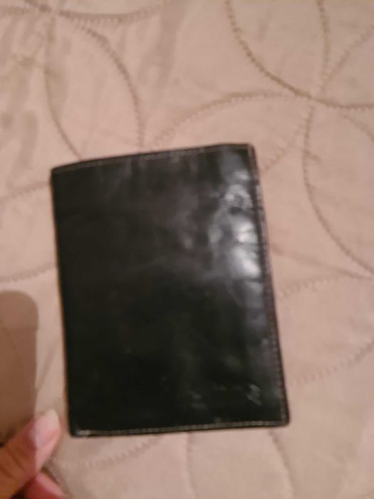 Carteira para homem, em castanho escuro, diversos compartimentos