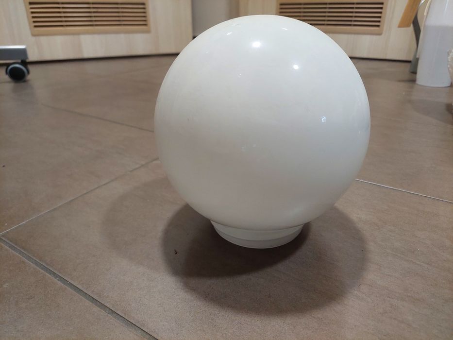 Klosz kula biały mleczny z gwintem do lampy 18 cm
