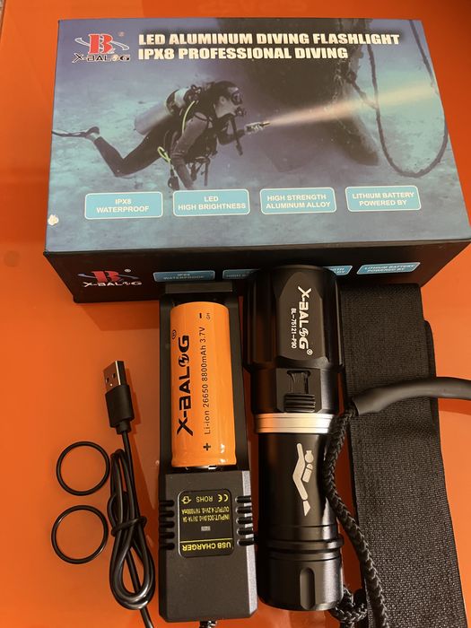 Lanterna pesca submarina ultra potente a bateria