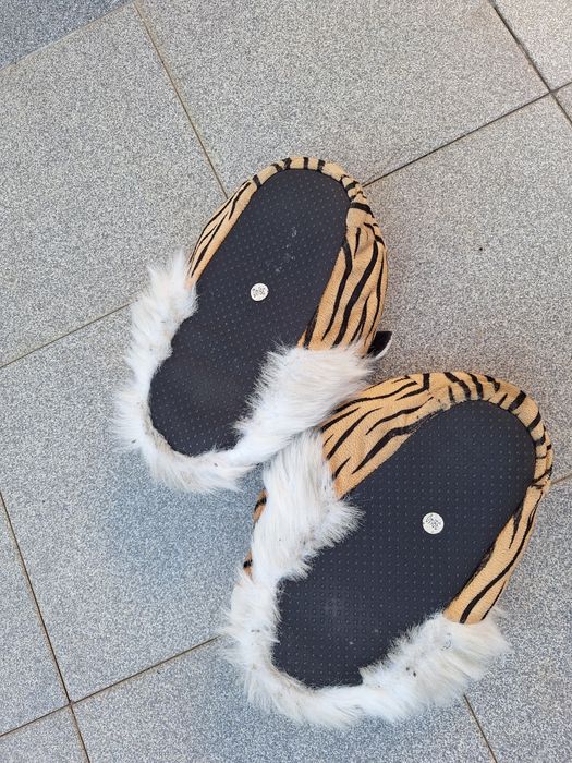 Pantufas forma tigre