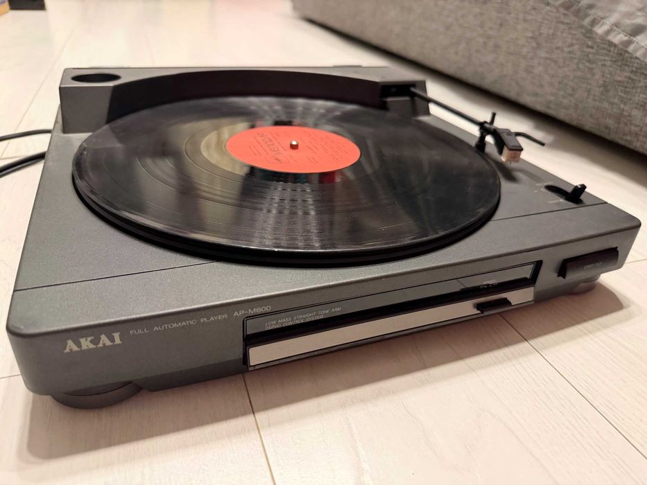 Проигрыватель винила Akai AP M-600