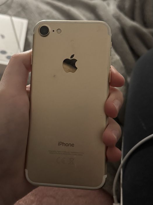 Продам iphone 7