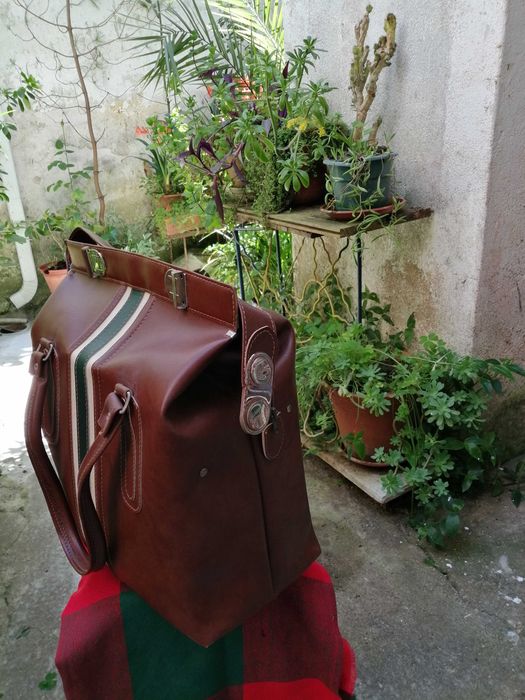 Sacos / Malas de viagem em Couro. Distintos. Pele