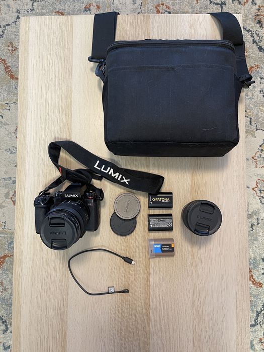 Zestaw Panasonic Lumix S5II + dwa obiektywy + baterie i akcesoria