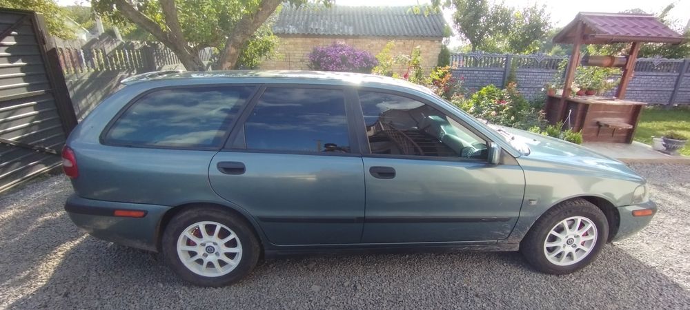Продам Volvo v40 2002