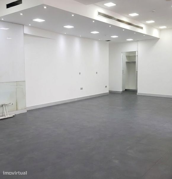 REF#4245 - Loja- 198 m2 – Ao Hospital Santa Maria
