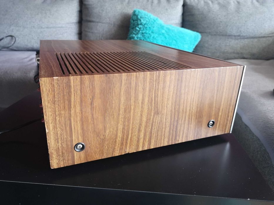 Amplituner 'Akai 1050'