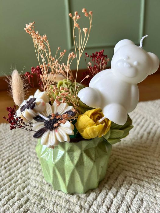 Vela artesanal com flores em taça azul | Feito à mão e únicas