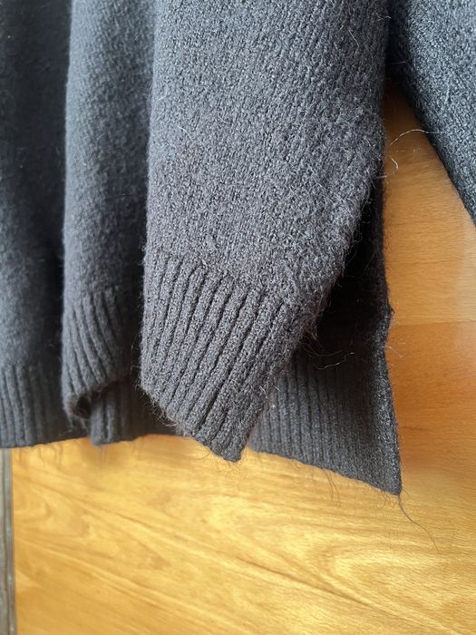 Чорний теплиц светер