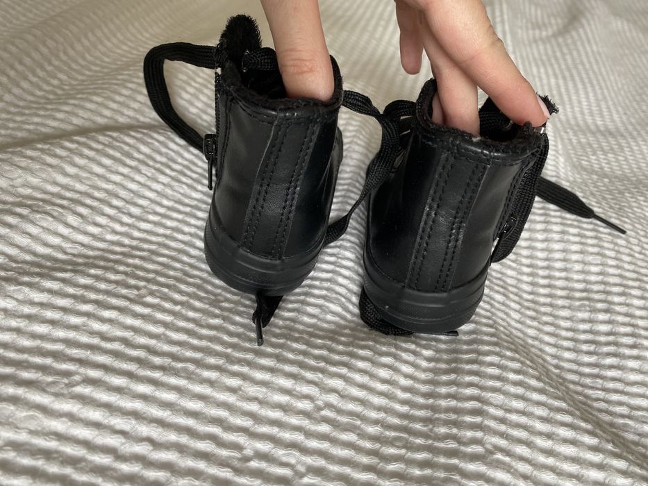 Czarne trampki niemowlece