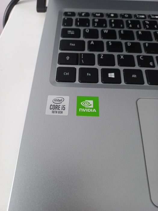 Acer Aspire 5 - i5 10210u / 8GB RAM / Nvidia MX250 2GB