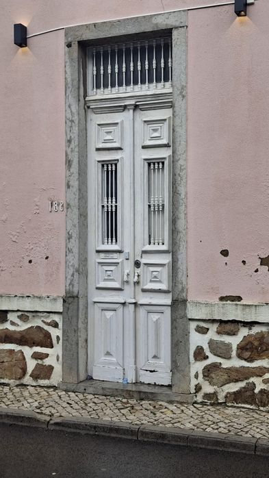 Portas maciças antigas em Teca