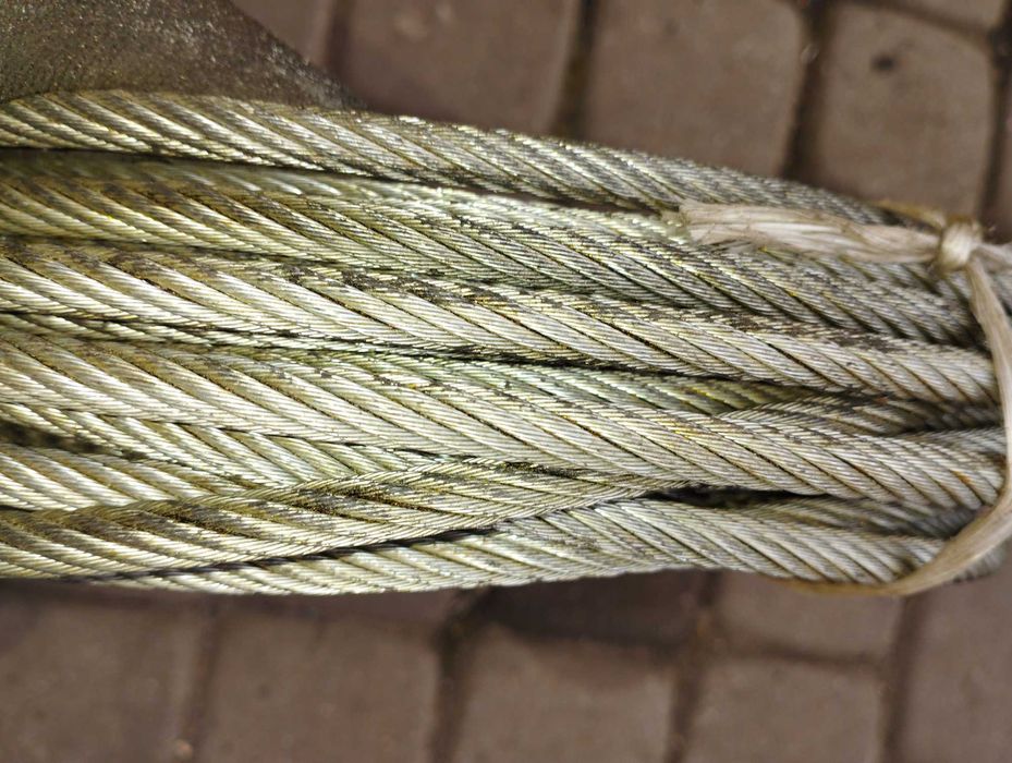 Lina fi 8 mm , 22 metry zakuta z dwóch stron z nowym hakiem .