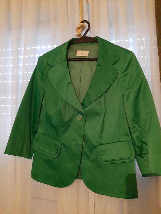 Lote de vestidos de seda e casacos