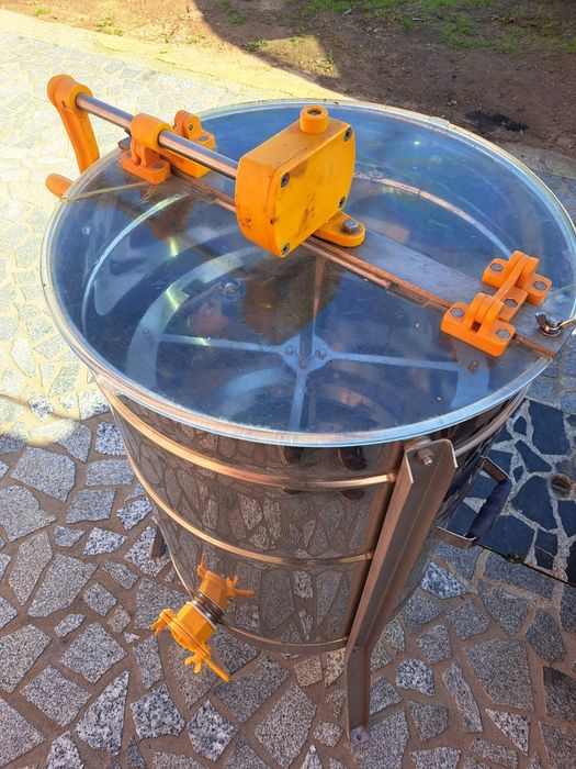 Extrator de mel 8 quadros manual