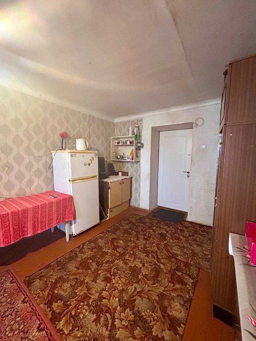 Велика кімната в гуртожитку по вул. Вітрука