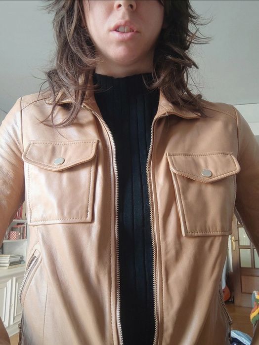 Casaco em pele genuína Massimo Dutti tamanho S cor camel