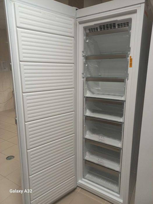 Vendo Congelador Whirlpool 6th Sense vertical