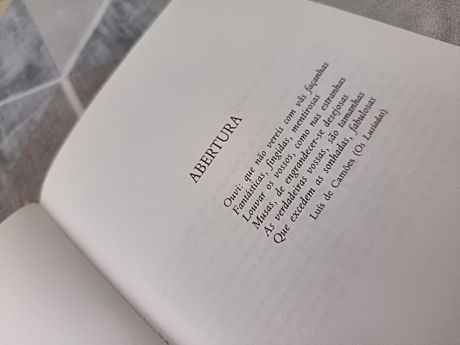 Livro "Além do Maar" de Miguel Medina