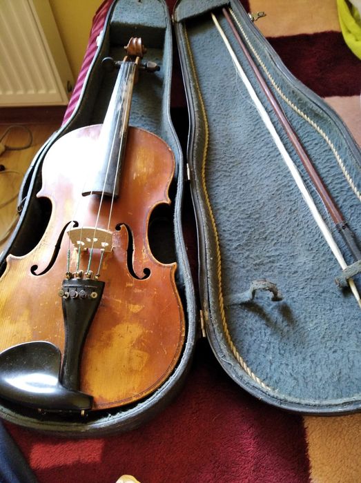 Stare skrzypce w dobrym stanie replika