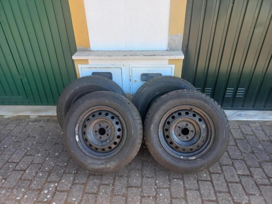 Pneus com jantes 215/70/R16 5 furos