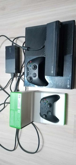 Xbox one zestaw z kinektem i grami