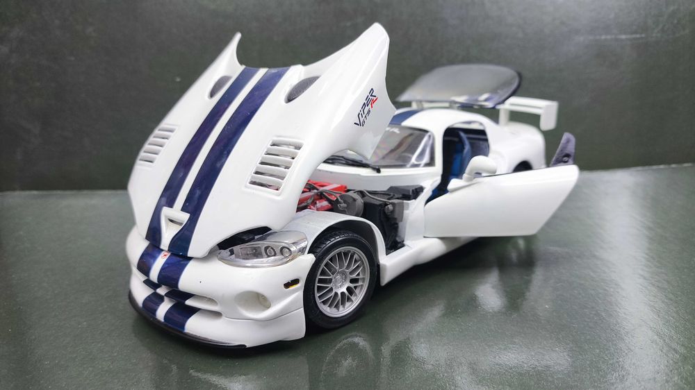 Модель 1.18 Dodge Viper GTS GT2, Maisto