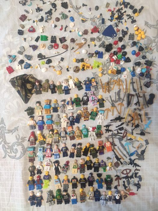 LEGO мініфігурки + зброя, броня, аксесуари (лот)
