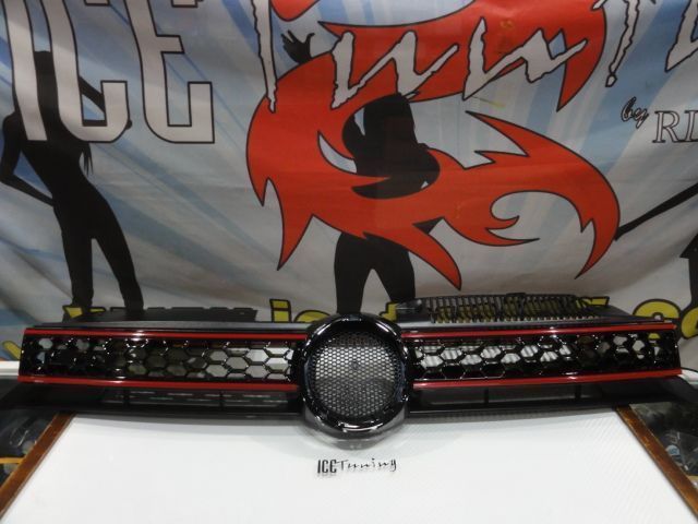 Grelha frontal com símbolo VW golf 6 08-12 GTI LOOK preto brilhante c/risca vermelha em plástico