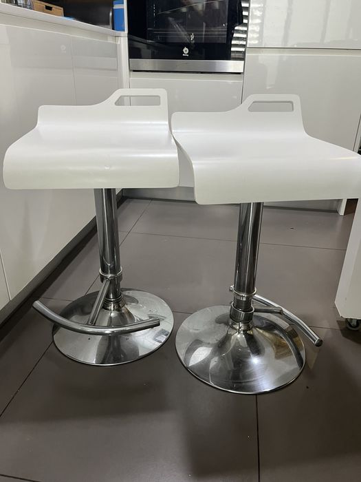 Bancos de Bar brancos