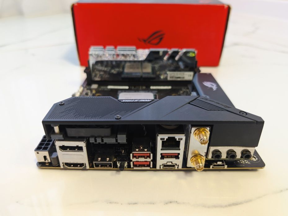 Материнская плата Asus Rog Strix B550i AM4: 6 450 грн. - Комплектуючі ...