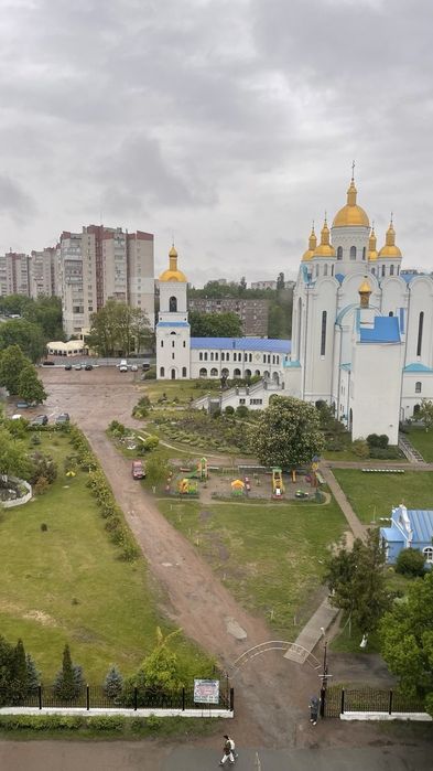 Продам 3-х кімнатну квартиру ринок Нива