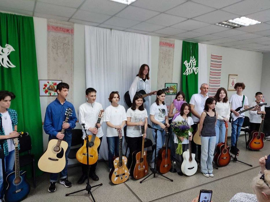 Уроки гри на гітарі. Уроки игры на гитаре. Обучение игре. Уроки гитары