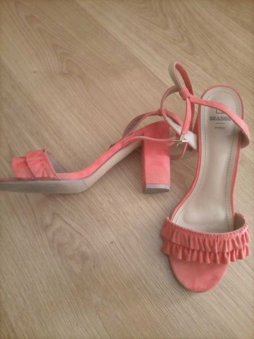Vendo sandália de Sra de salto alto Seaside n°40