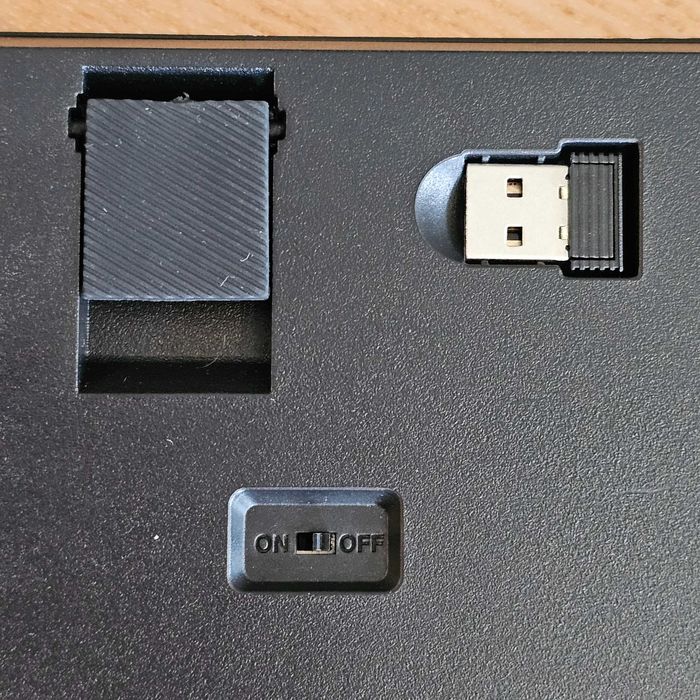 Teclado mecânico gaming wireless, retroiluminado RGB / TKL (como novo)