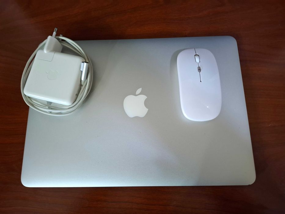 MacBook Air 13" (Dual Boot: macOS + Win 11) | i5 | 4GB RAM + Extras