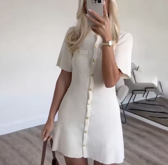 Жіноча сукня біла в наявності!