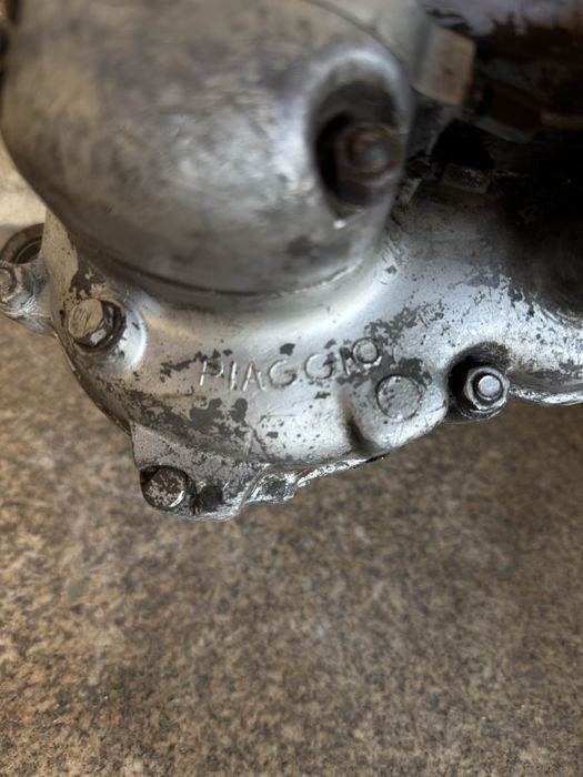 Motor vespa VNT1M