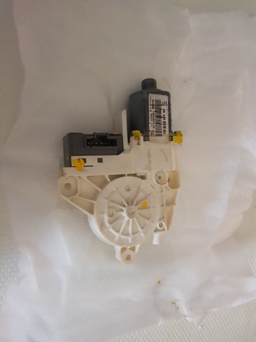 Motor elevador tras esquerdo