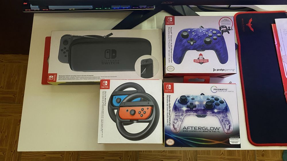 Nintendo Switch v2 cinzenta + 2 comandos extras, volantes e estojo
