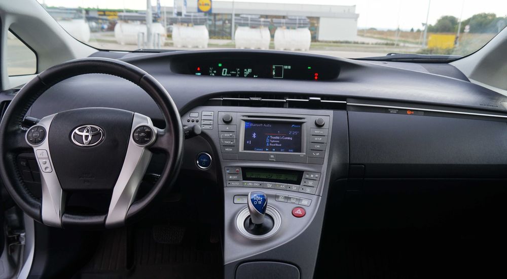 Toyota PRIUS rok 2012 1.8