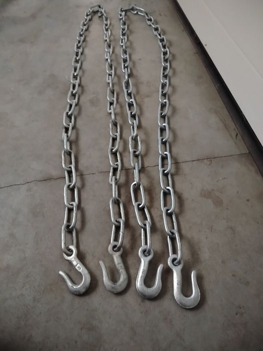 Łańcuch 2,5m długi,8 mm gruby.